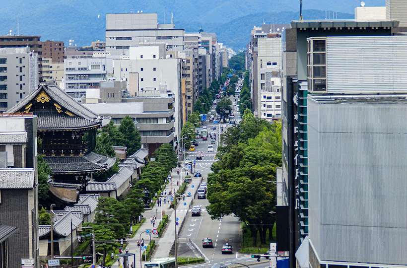 与京都市的大众运输合作推广环保活动。
